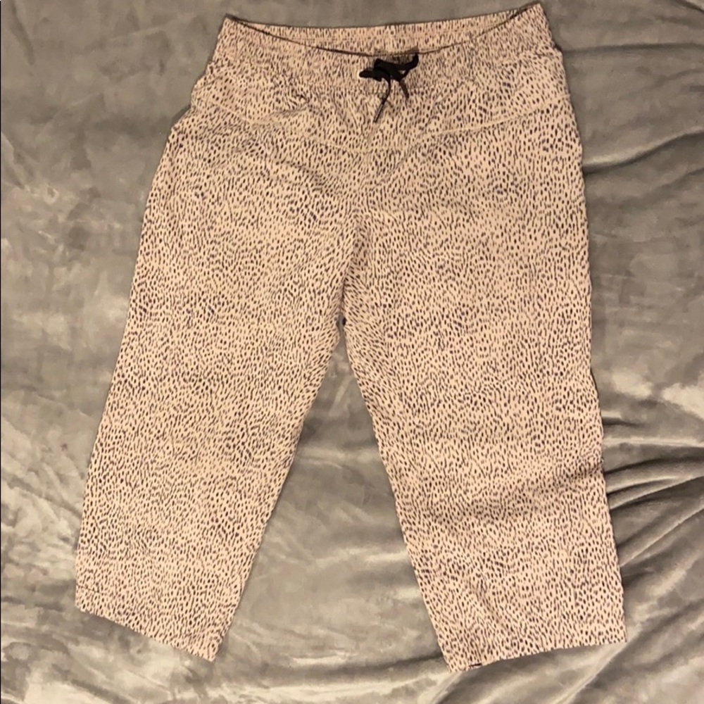 🍋 Lululemon Step Lively Crop